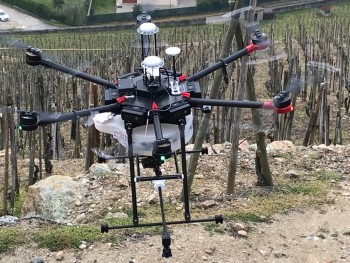 Drone traitement vignes pentues